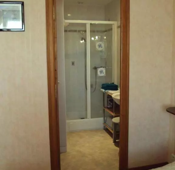 Aamiaismajoitus (B&B) Gîtes Du Ménez Hom