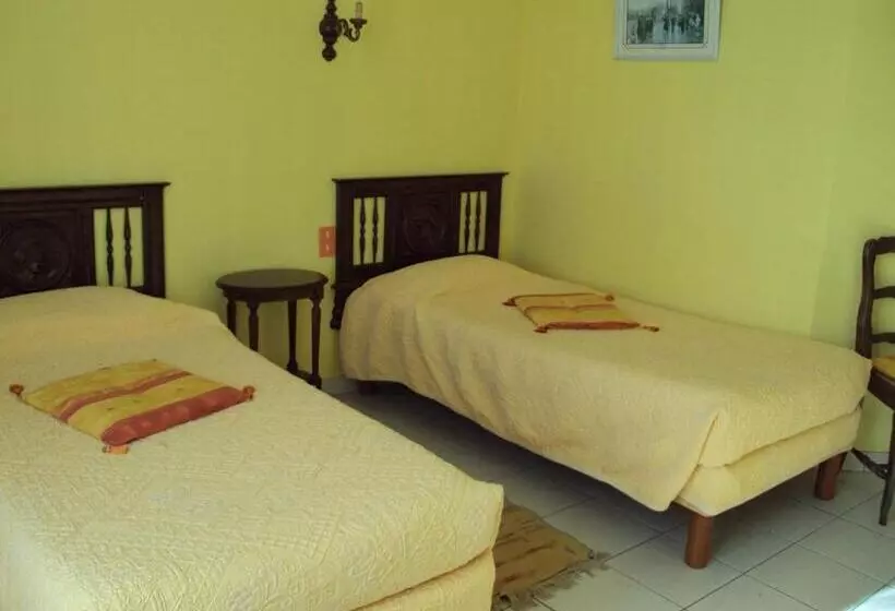 Aamiaismajoitus (B&B) Gîtes Du Ménez Hom