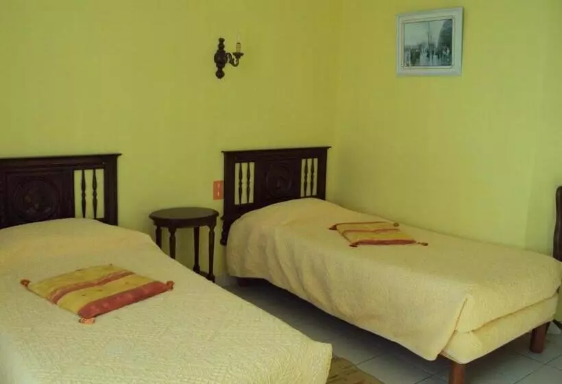 Aamiaismajoitus (B&B) Gîtes Du Ménez Hom