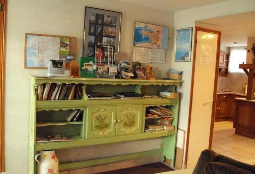 Aamiaismajoitus (B&B) Gîtes Du Ménez Hom