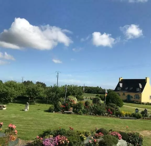 Aamiaismajoitus (B&B) Gîtes Du Ménez Hom