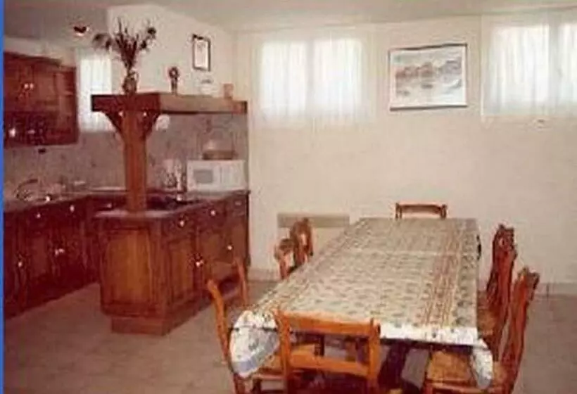 Aamiaismajoitus (B&B) Gîtes Du Ménez Hom