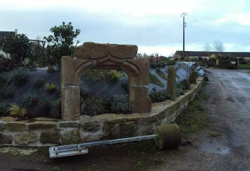 Aamiaismajoitus (B&B) Gîtes Du Ménez Hom