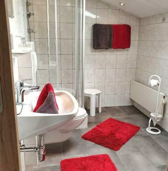 تختخواب و صبحانه Haus Felsneck