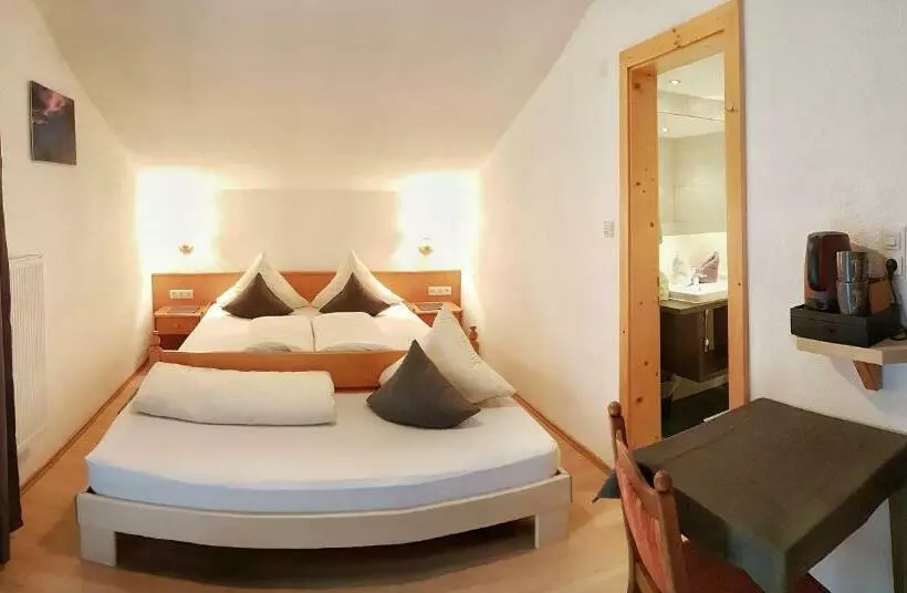تختخواب و صبحانه Haus Felsneck