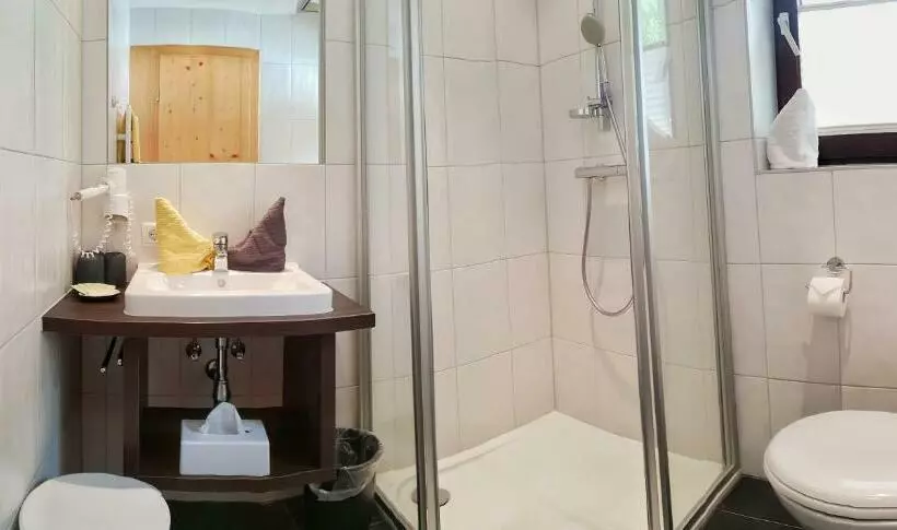 تختخواب و صبحانه Haus Felsneck