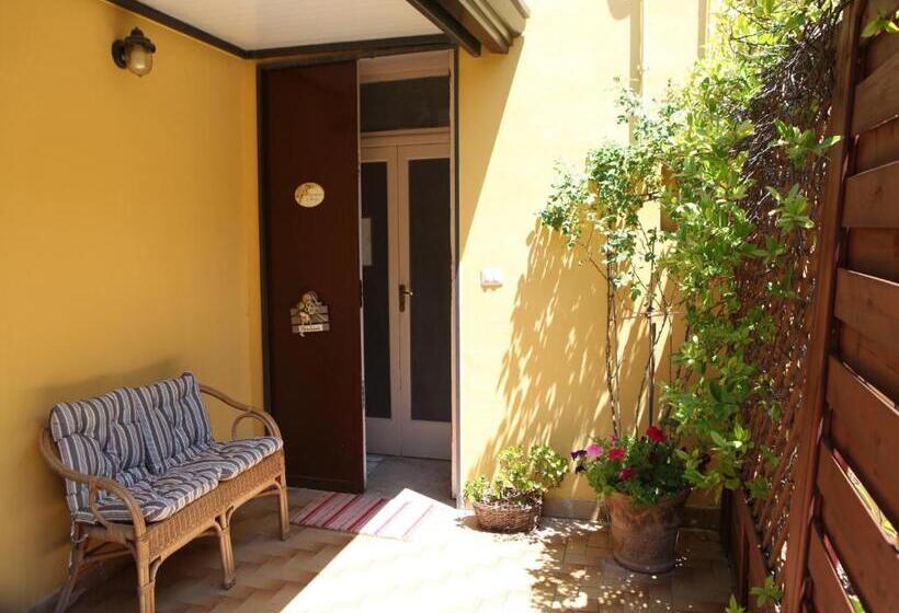 צימר Il Giardino Di Tonia   Oplontis Guest House   Bed & Garden