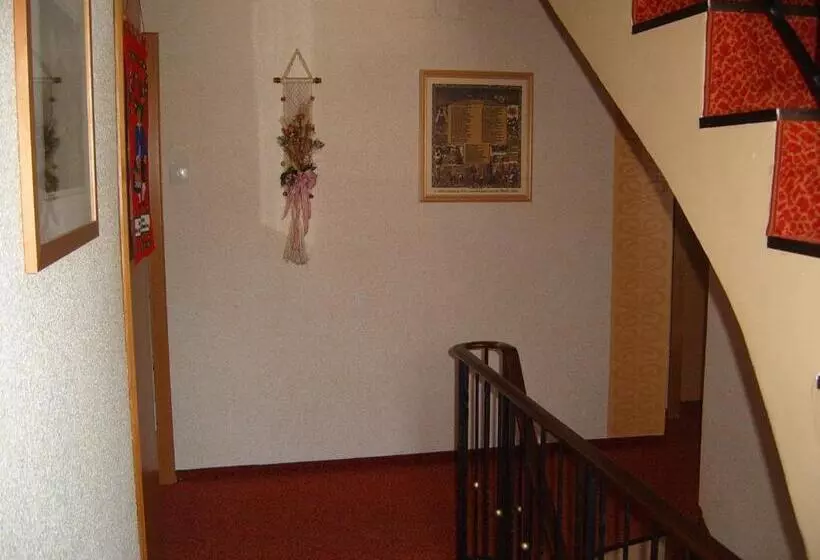 ベッドアンドブレックファースト Pension Felsenheim
