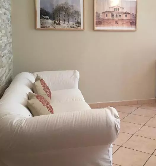 Casa Rosella