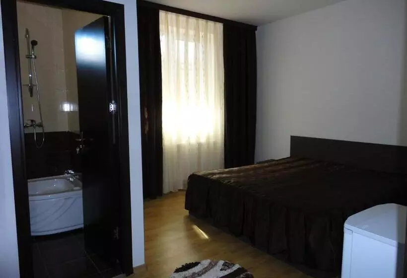 ペンション Villa George