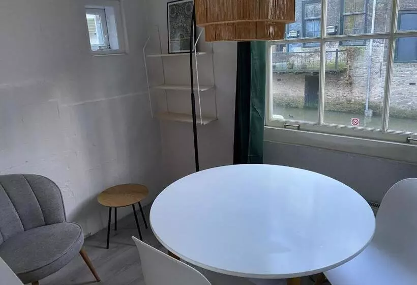 Aamiaismajoitus (B&B) Blom Aan De Gracht