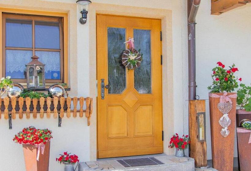 Отель Appartement Arnoldgut