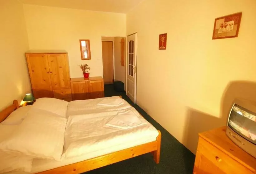 Hotelli Bozi Dar   Excalibur