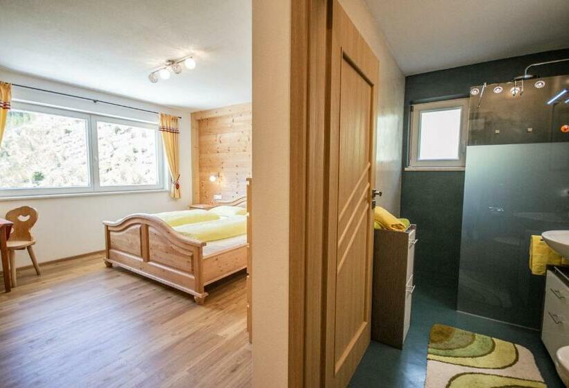 ペンション Alpengasthof Eppensteiner