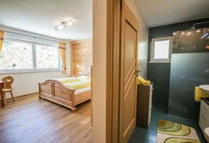 ペンション Alpengasthof Eppensteiner