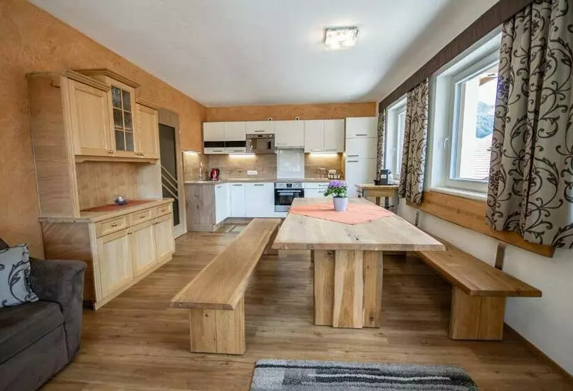 ペンション Alpengasthof Eppensteiner