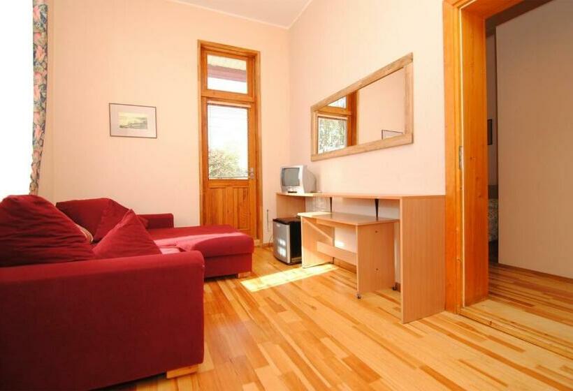 پانسیون Parko Vila