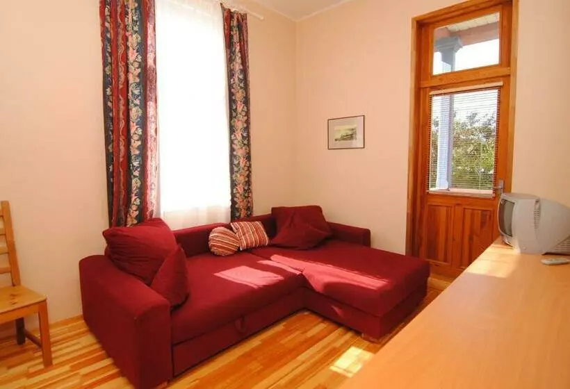 پانسیون Parko Vila