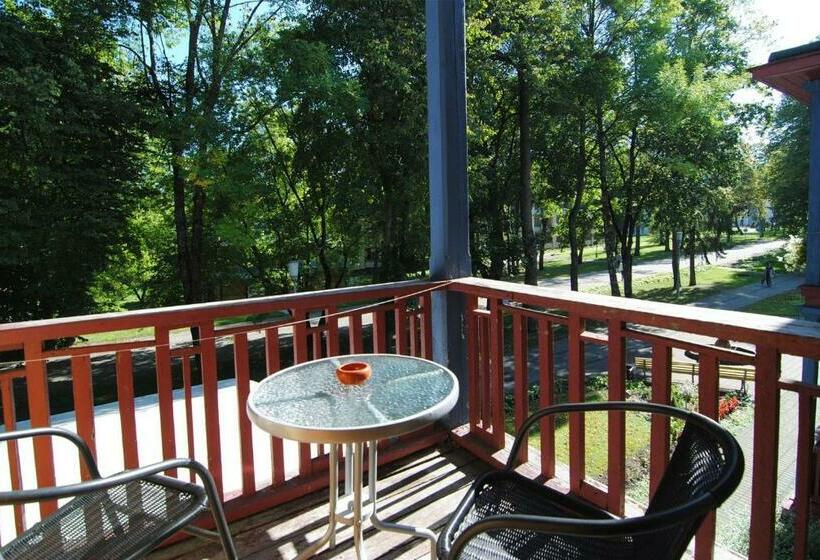 پانسیون Parko Vila