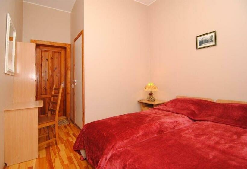 پانسیون Parko Vila