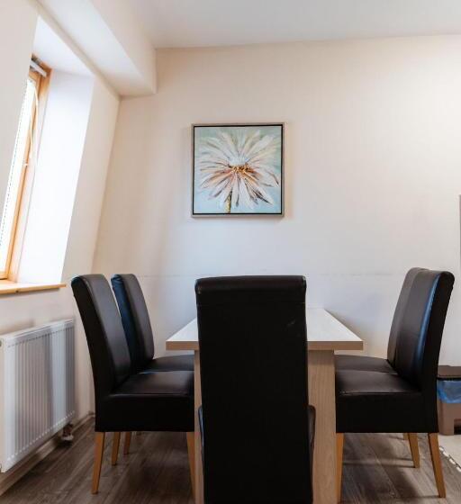 پانسیون Apartments And Rooms Max Well