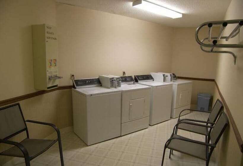 فندق Bavarian Haus Lakefront Inn