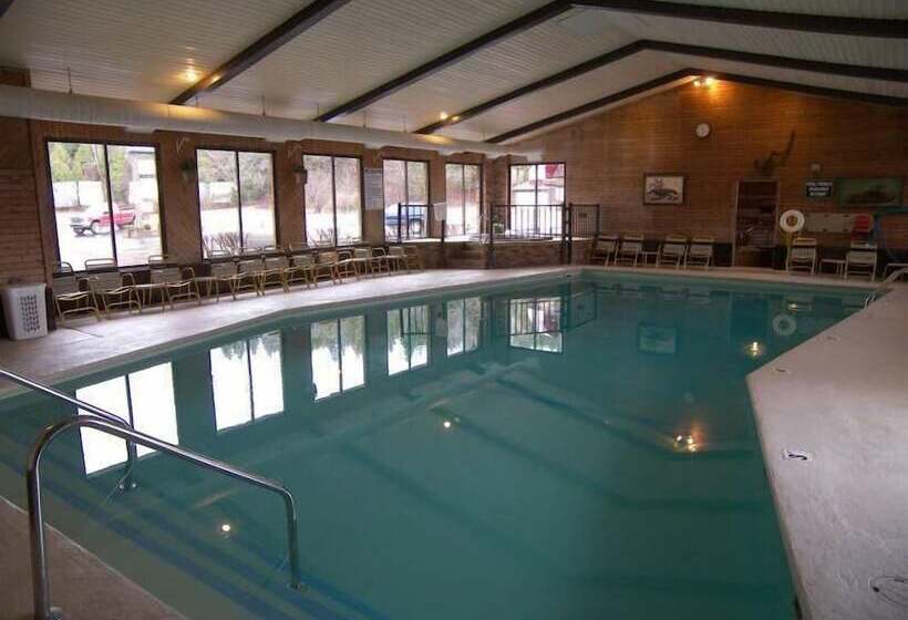 فندق Bavarian Haus Lakefront Inn