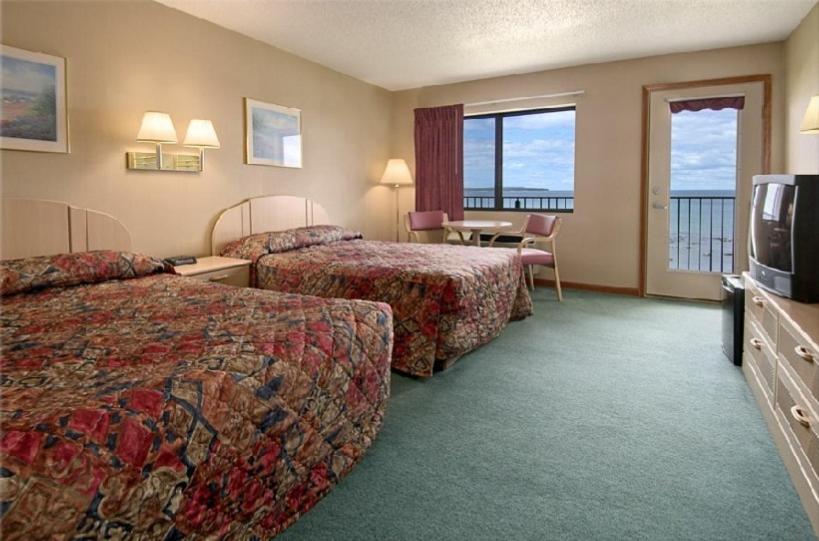 فندق Bavarian Haus Lakefront Inn