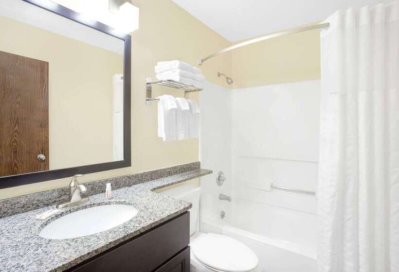 Отель Baymont By Wyndham Holland