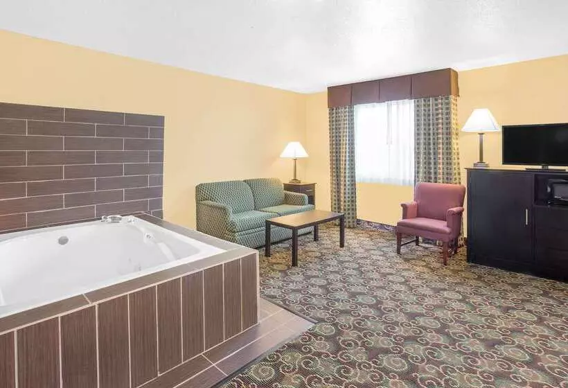 Отель Baymont By Wyndham Holland