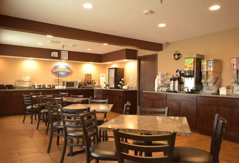 Отель Baymont By Wyndham Holland