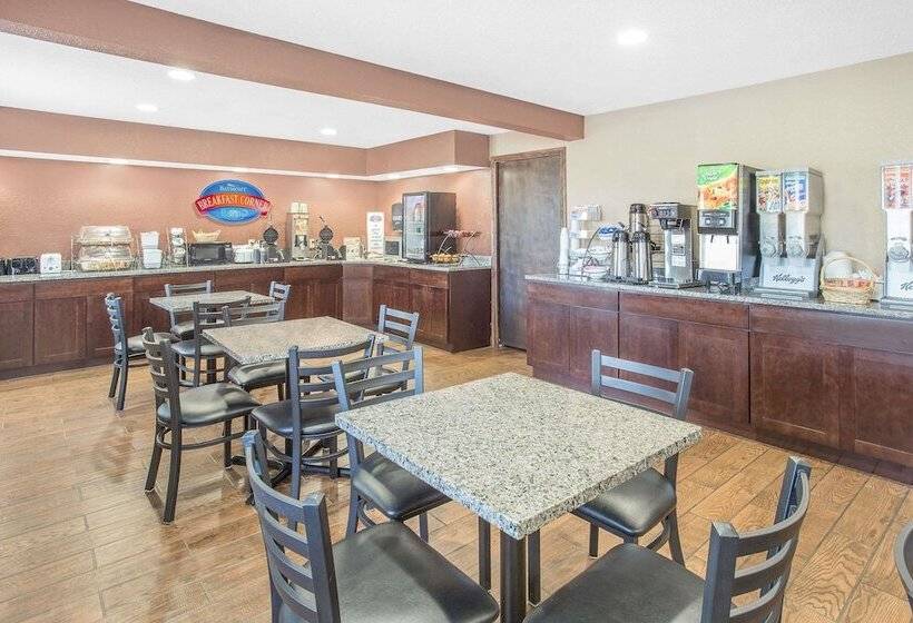 Отель Baymont By Wyndham Holland