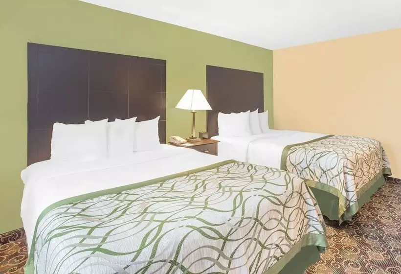 Отель Baymont By Wyndham Holland