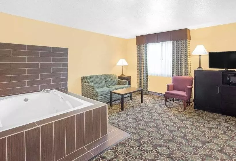 Отель Baymont By Wyndham Holland