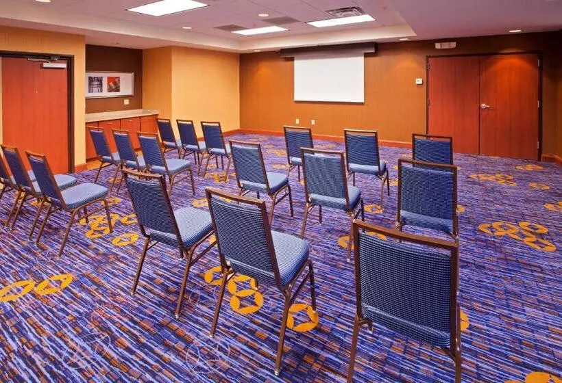 هتل Courtyard Louisville Northeast