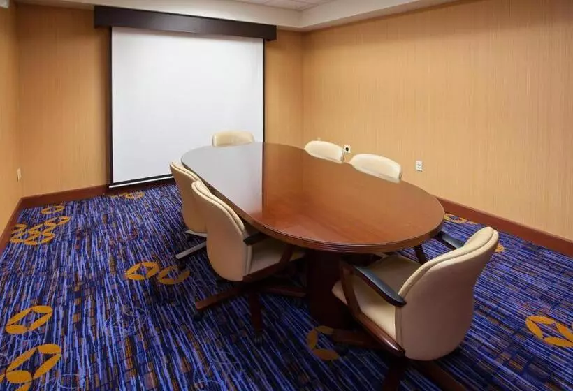 هتل Courtyard Louisville Northeast