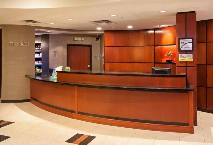 هتل Courtyard Louisville Northeast