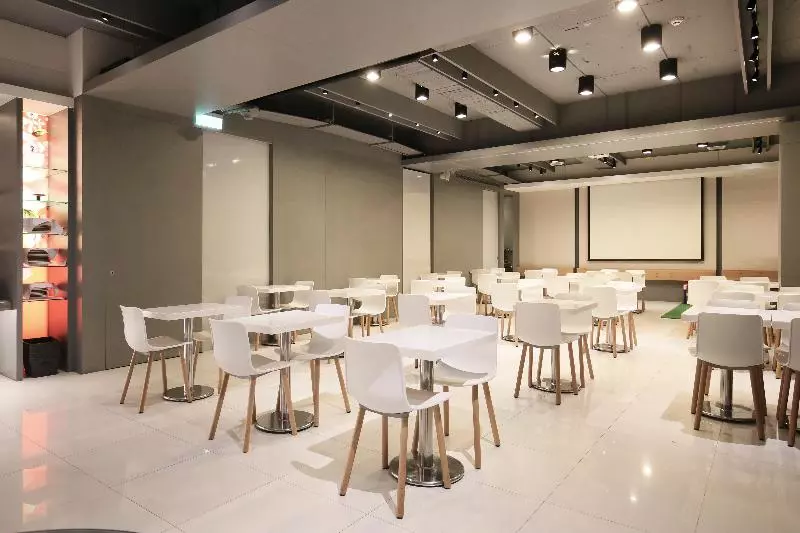 Dandy Hotel Daan Park Branch