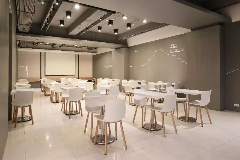 Dandy Hotel Daan Park Branch