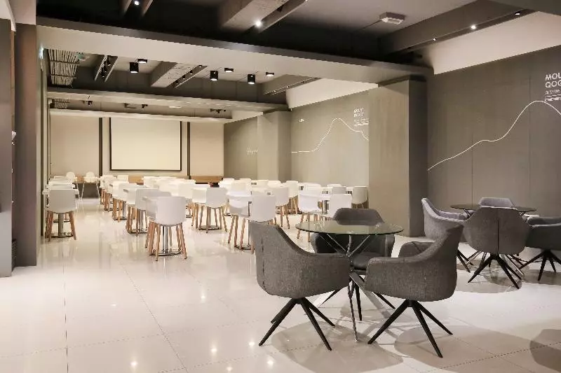 Dandy Hotel Daan Park Branch