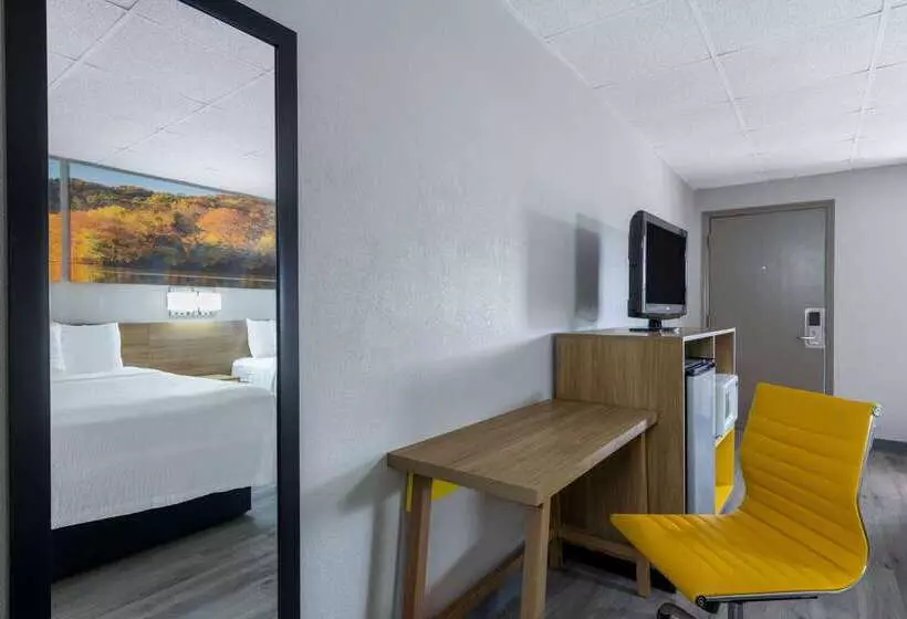 호텔 Days Inn By Wyndham Lincolnton