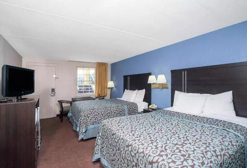 호텔 Days Inn By Wyndham Lincolnton