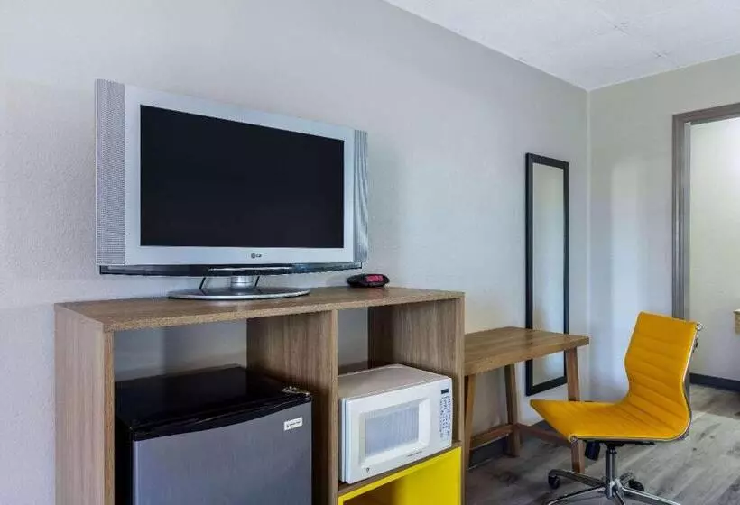 호텔 Days Inn By Wyndham Lincolnton