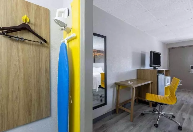 호텔 Days Inn By Wyndham Lincolnton