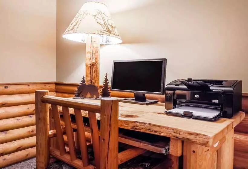 Отель Days Inn By Wyndham Sandpoint