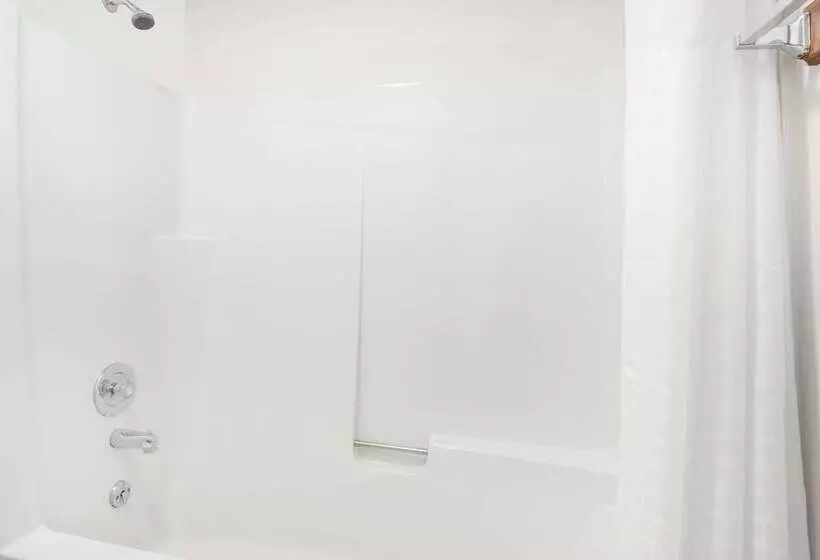 Отель Days Inn By Wyndham Sandpoint