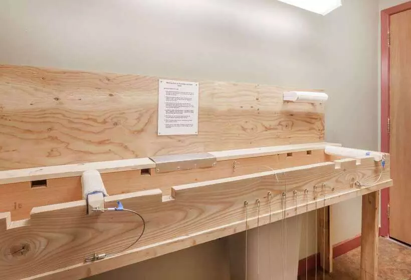 Отель Days Inn By Wyndham Sandpoint