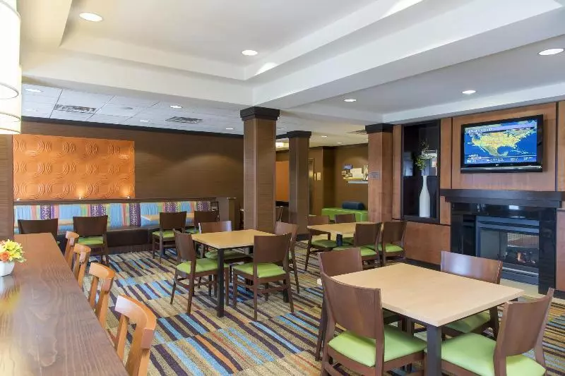 Otel Fairfield Inn & Suites By Marriott Omaha Downtown