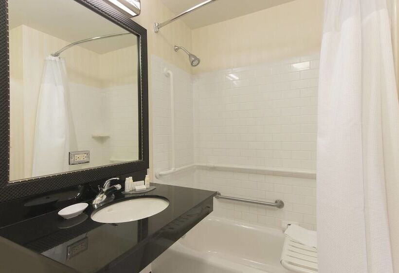 فندق Fairfield Inn & Suites By Marriott Omaha Downtown