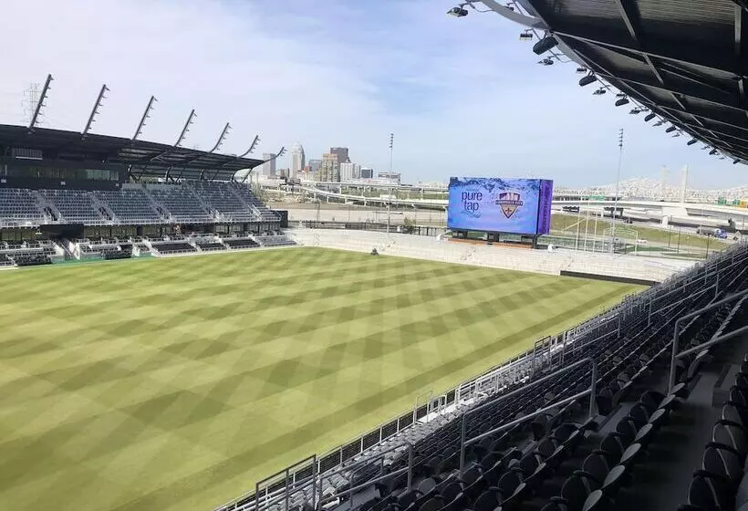 Отель Holiday Inn Express Louisville Northeast, An Ihg